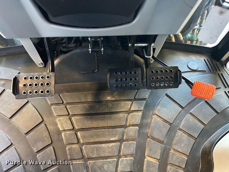 image for item EJ4354 2021 New Holland  Workmaster 65 MFWD tractor