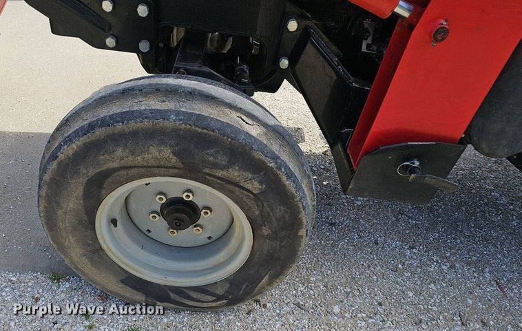 image for item EJ5689 1998 Massey-Ferguson  4225 tractor