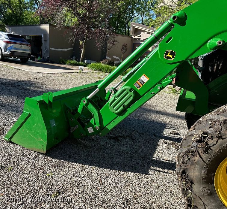 image for item EJ6857 2016 John Deere  6130R MFWD tractor