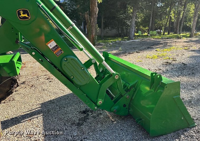 image for item EJ6857 2016 John Deere  6130R MFWD tractor