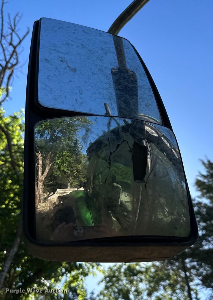 image for item EJ6857 2016 John Deere  6130R MFWD tractor