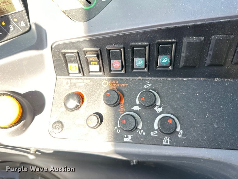 image for item EJ6862 2021 Kubota  M6-131 MFWD tractor