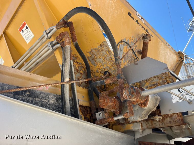 image for item EK8633 2015 RoGator RG900B spreader