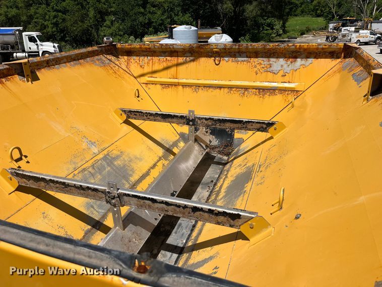 image for item EK8633 2015 RoGator RG900B spreader