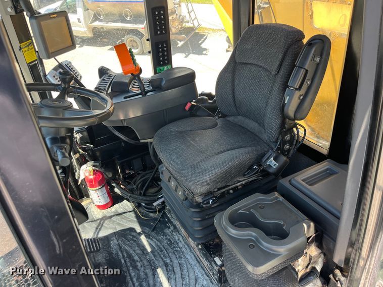 image for item EK8633 2015 RoGator RG900B spreader