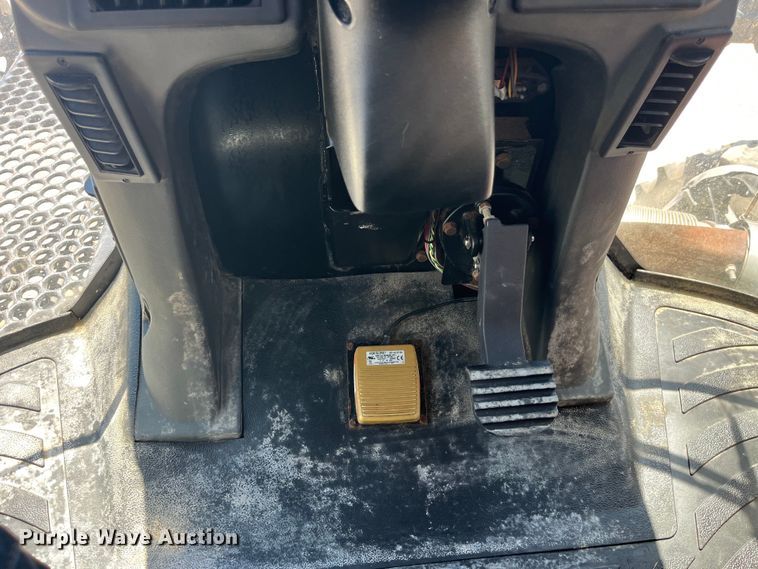 image for item EK8633 2015 RoGator RG900B spreader