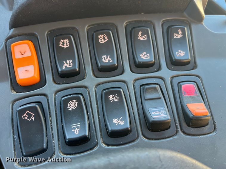 image for item EK8633 2015 RoGator RG900B spreader