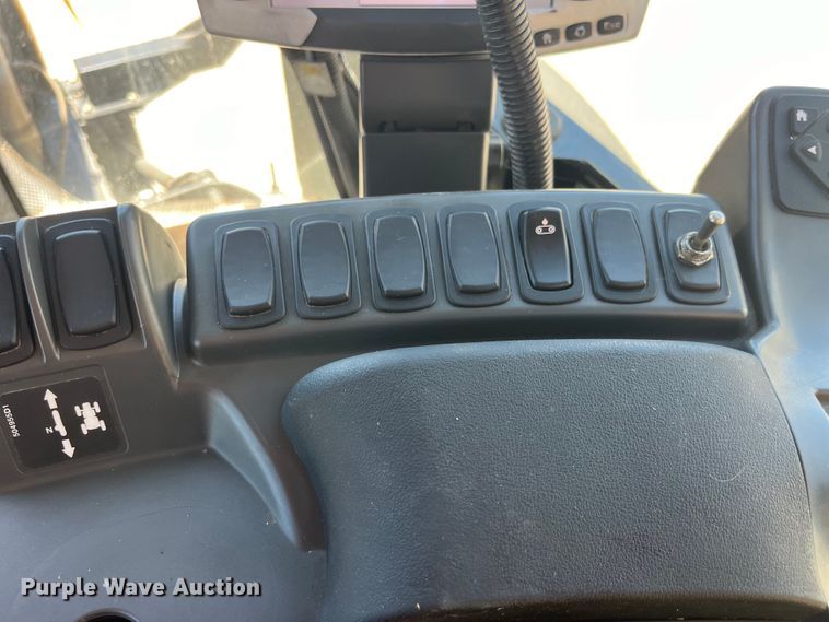 image for item EK8633 2015 RoGator RG900B spreader