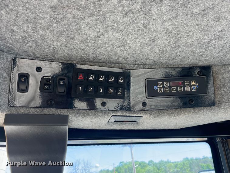 image for item EK8633 2015 RoGator RG900B spreader