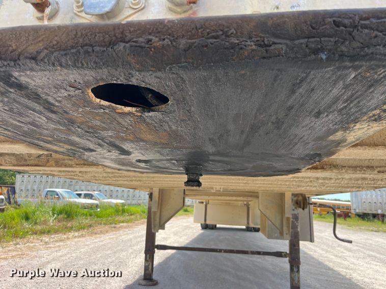 image for item EK8644 1997 Wilson PSAL-303P livestock trailer