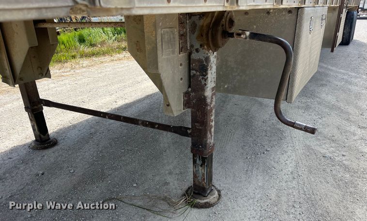 image for item EK8644 1997 Wilson PSAL-303P livestock trailer