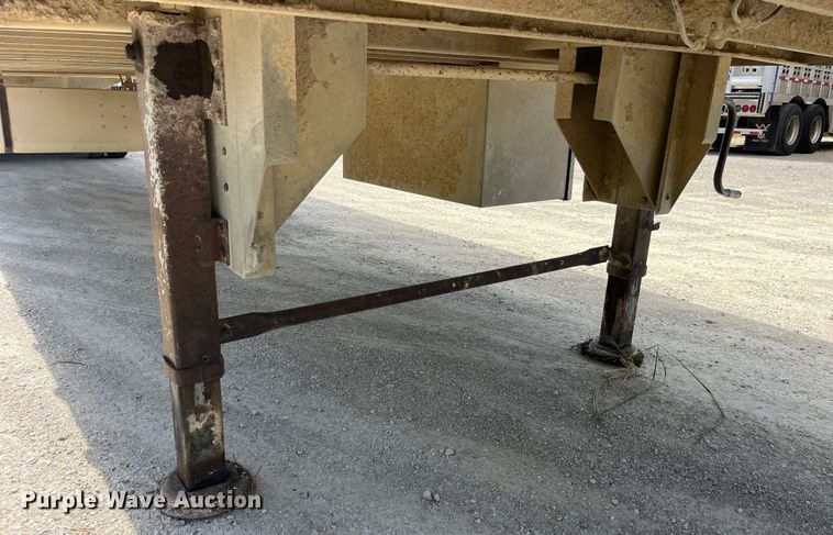 image for item EK8644 1997 Wilson PSAL-303P livestock trailer