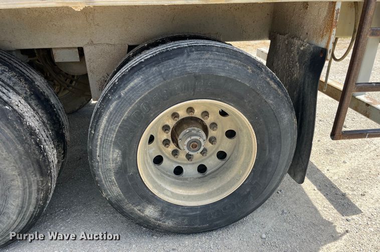 image for item EK8644 1997 Wilson PSAL-303P livestock trailer