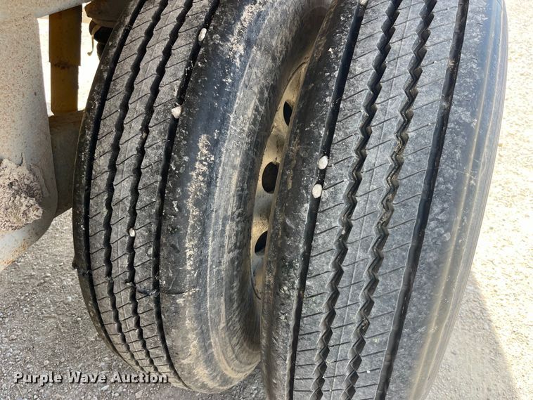 image for item EK8644 1997 Wilson PSAL-303P livestock trailer