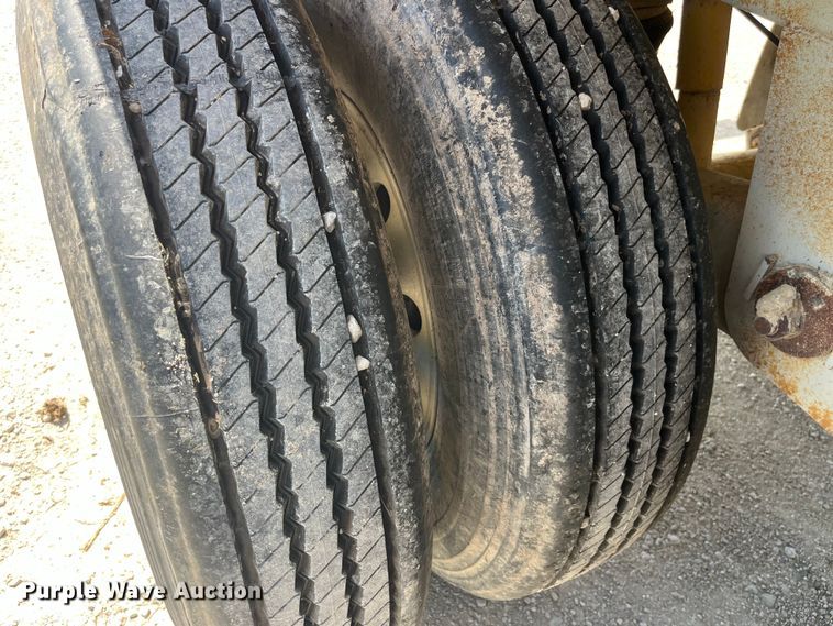 image for item EK8644 1997 Wilson PSAL-303P livestock trailer