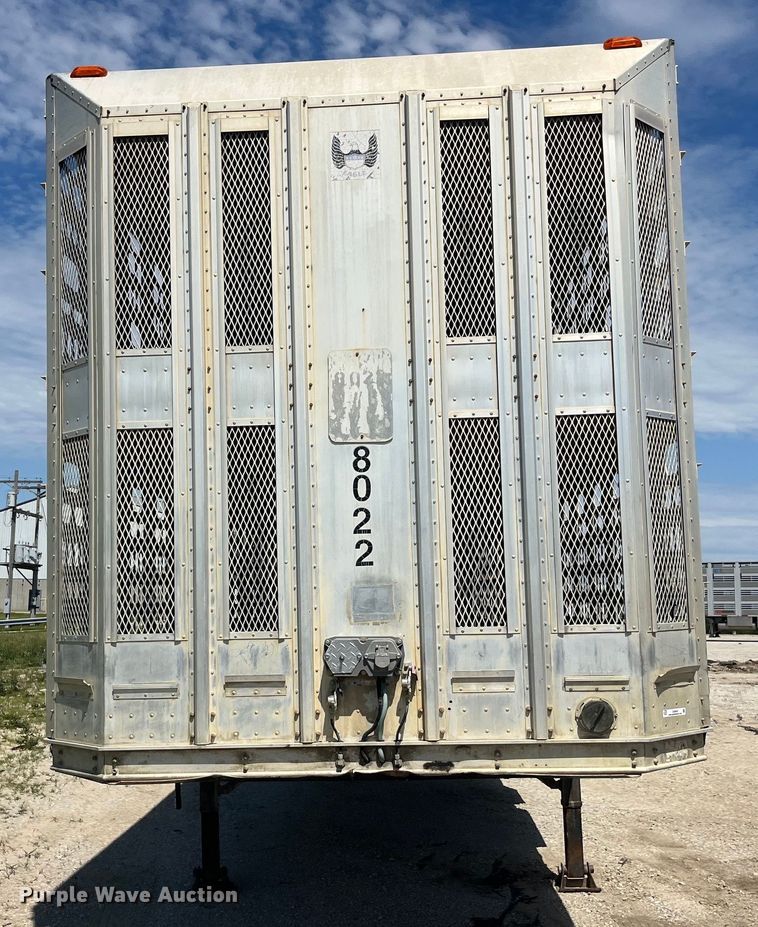 image for item EK8645 2006 Barrett livestock trailer