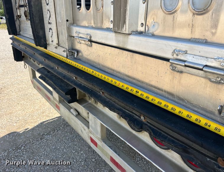 image for item EK8645 2006 Barrett livestock trailer