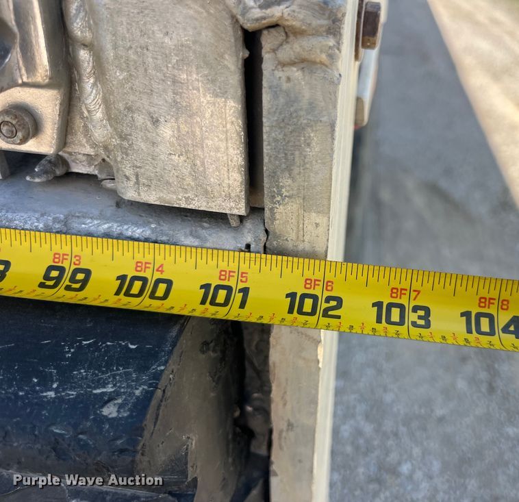 image for item EK8645 2006 Barrett livestock trailer