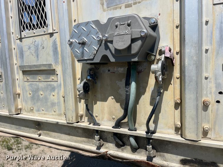 image for item EK8645 2006 Barrett livestock trailer