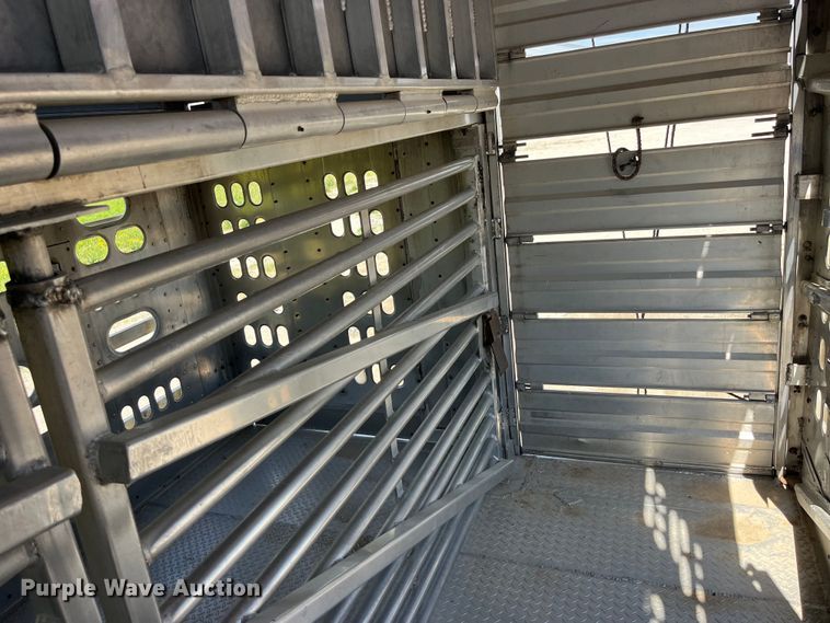 image for item EK8645 2006 Barrett livestock trailer