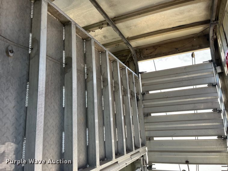 image for item EK8645 2006 Barrett livestock trailer