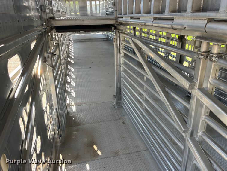 image for item EK8645 2006 Barrett livestock trailer