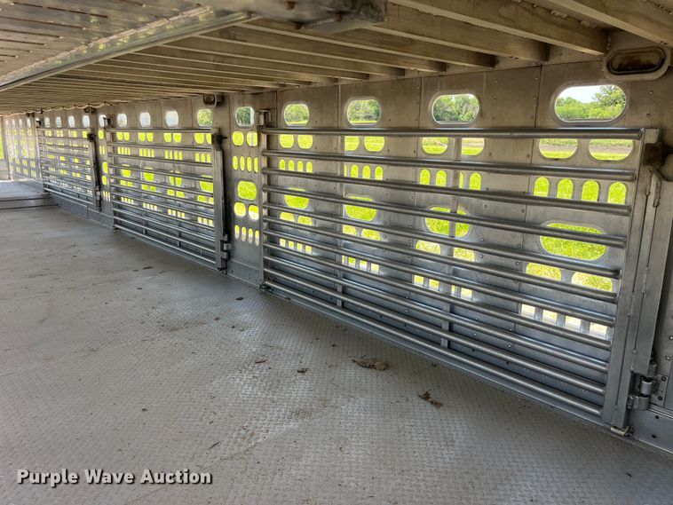 image for item EK8645 2006 Barrett livestock trailer