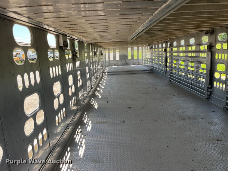 image for item EK8645 2006 Barrett livestock trailer