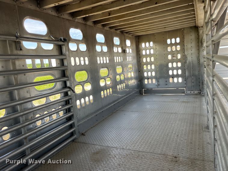 image for item EK8645 2006 Barrett livestock trailer