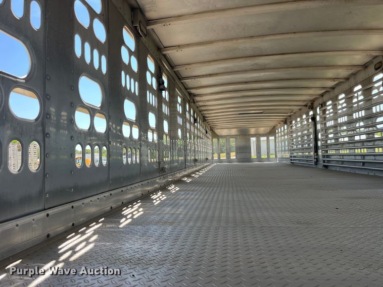 image for item EK8645 2006 Barrett livestock trailer