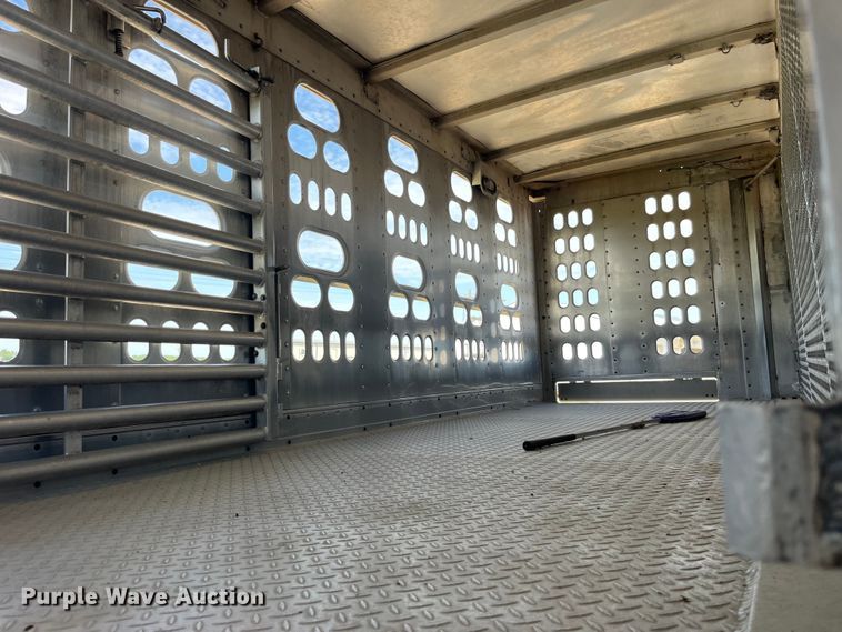 image for item EK8645 2006 Barrett livestock trailer