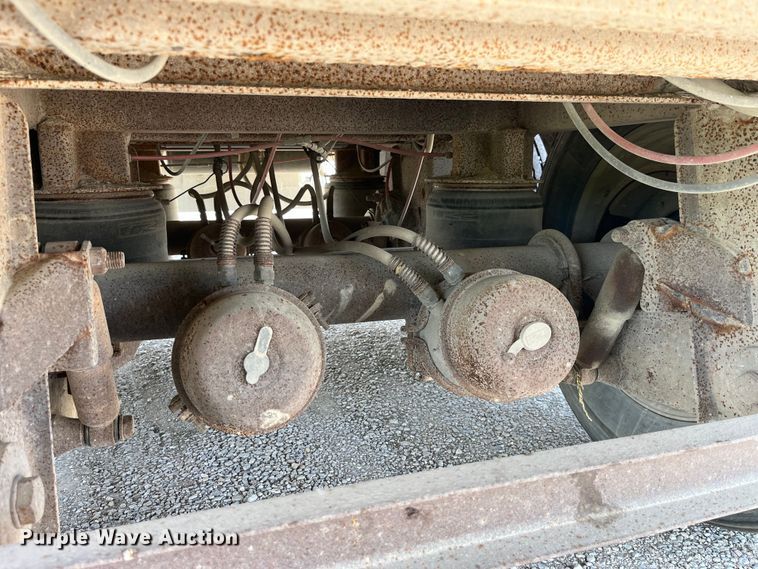 image for item EK8645 2006 Barrett livestock trailer