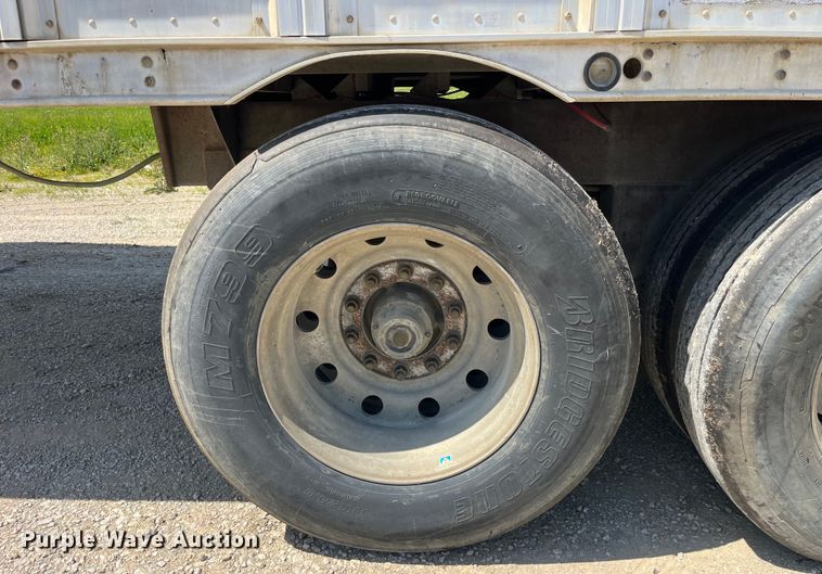 image for item EK8645 2006 Barrett livestock trailer