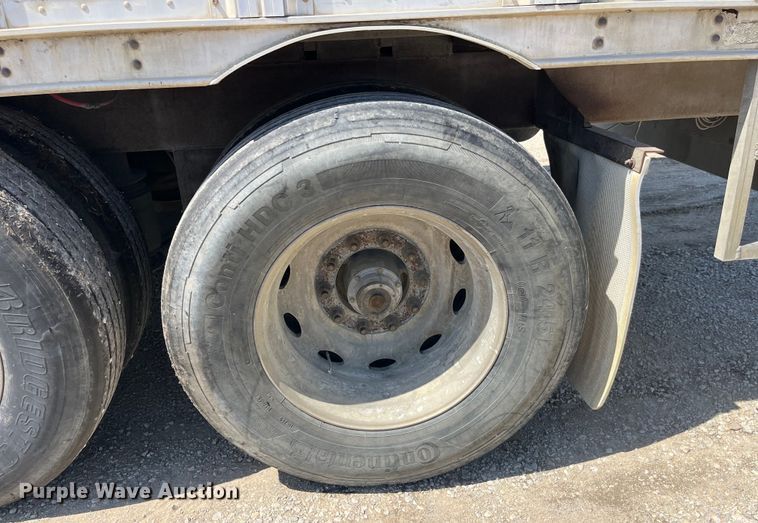 image for item EK8645 2006 Barrett livestock trailer