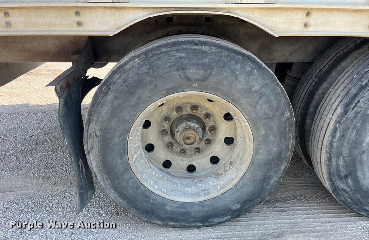 image for item EK8645 2006 Barrett livestock trailer