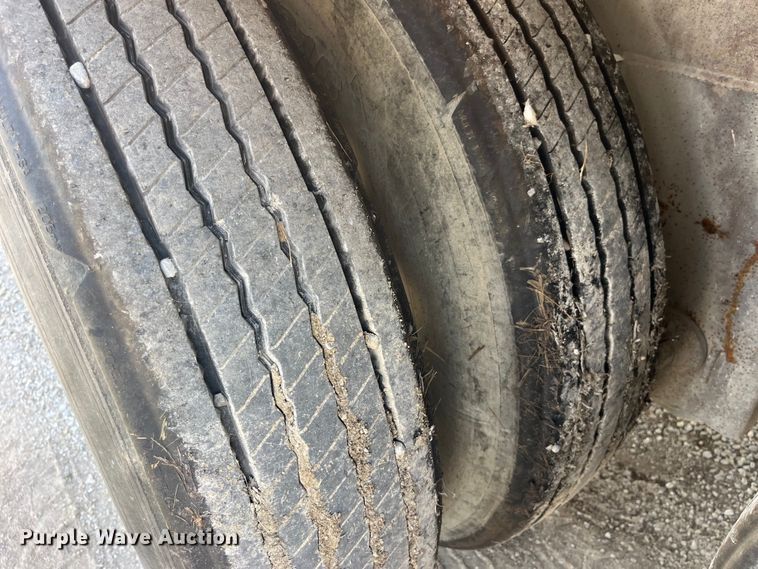 image for item EK8645 2006 Barrett livestock trailer