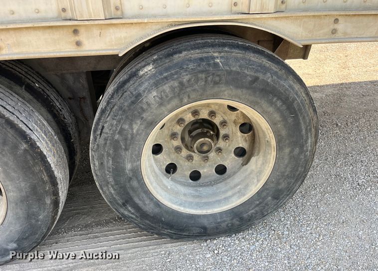 image for item EK8645 2006 Barrett livestock trailer