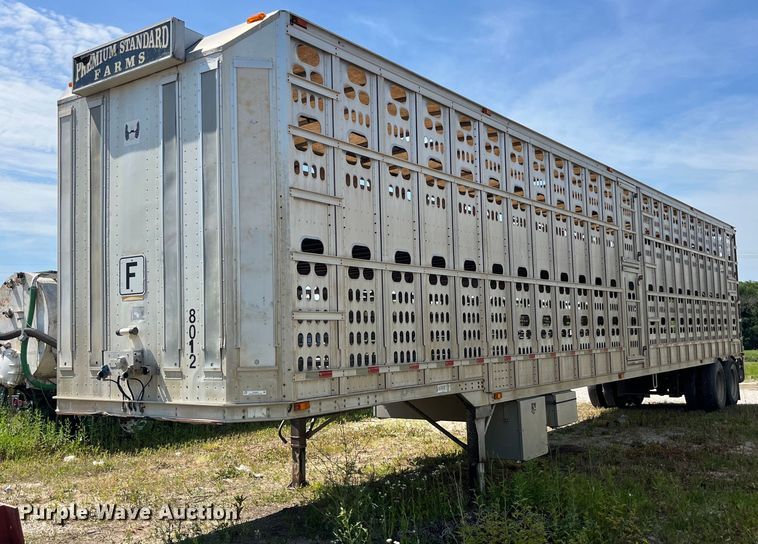 image for item EK8646 2003 Barrett livestock trailer