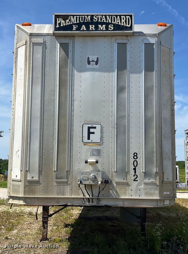 image for item EK8646 2003 Barrett livestock trailer