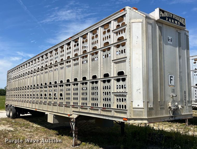image for item EK8646 2003 Barrett livestock trailer