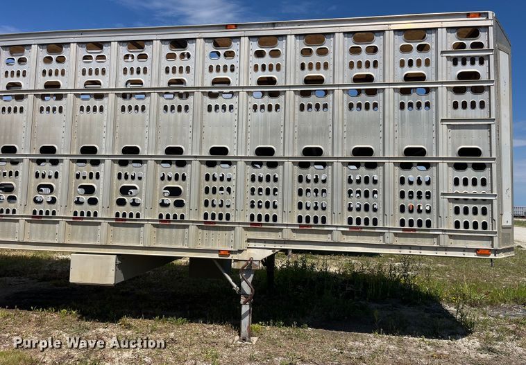 image for item EK8646 2003 Barrett livestock trailer