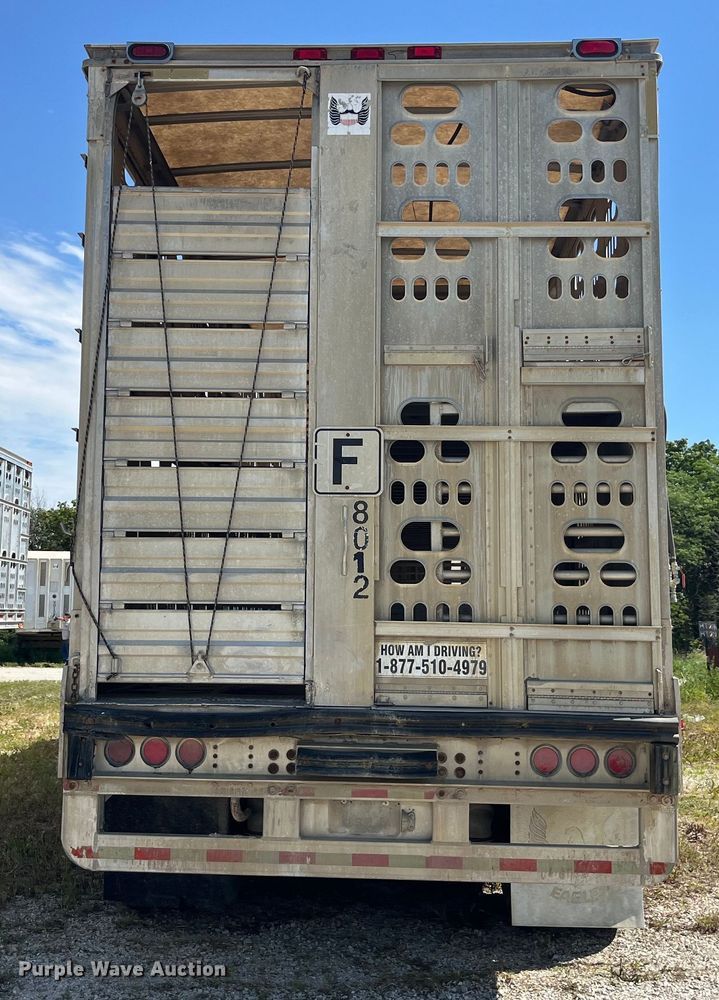 image for item EK8646 2003 Barrett livestock trailer
