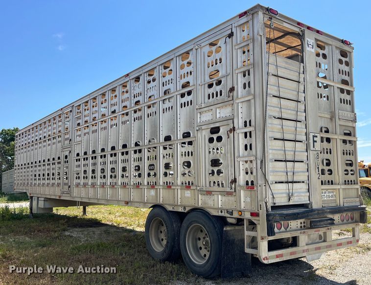image for item EK8646 2003 Barrett livestock trailer