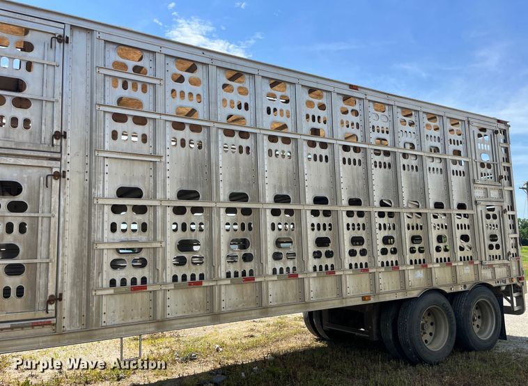 image for item EK8646 2003 Barrett livestock trailer