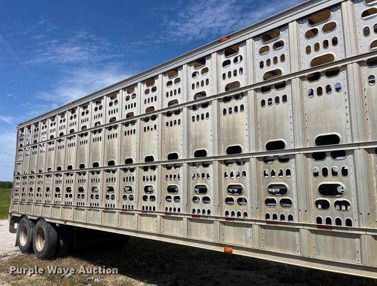 image for item EK8646 2003 Barrett livestock trailer