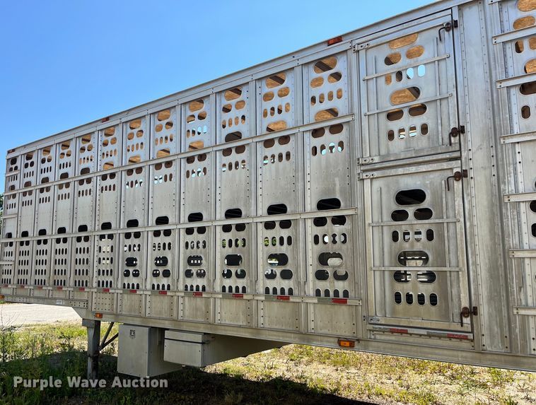 image for item EK8646 2003 Barrett livestock trailer
