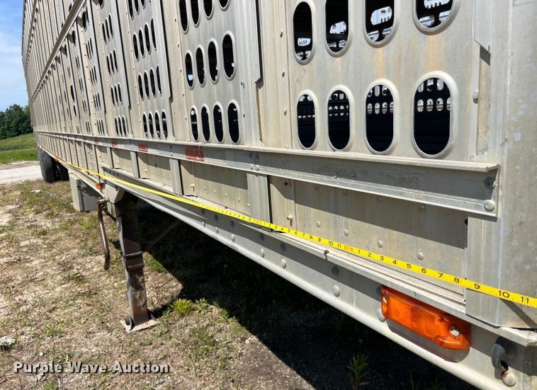 image for item EK8646 2003 Barrett livestock trailer