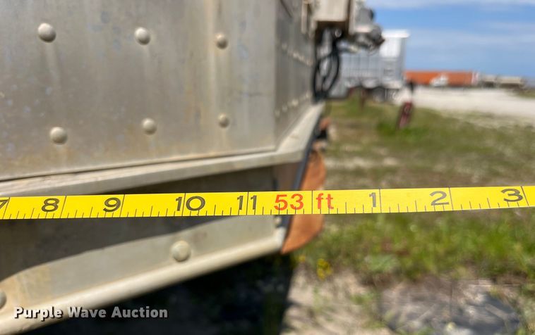 image for item EK8646 2003 Barrett livestock trailer