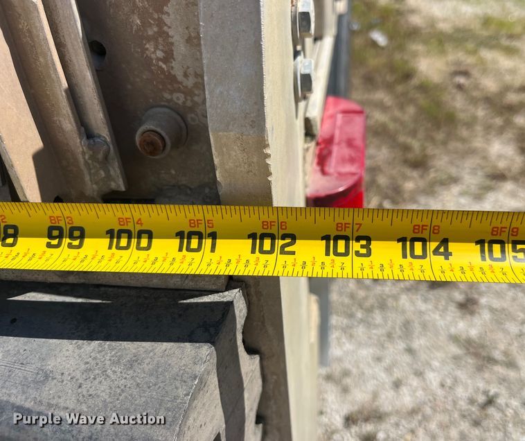 image for item EK8646 2003 Barrett livestock trailer