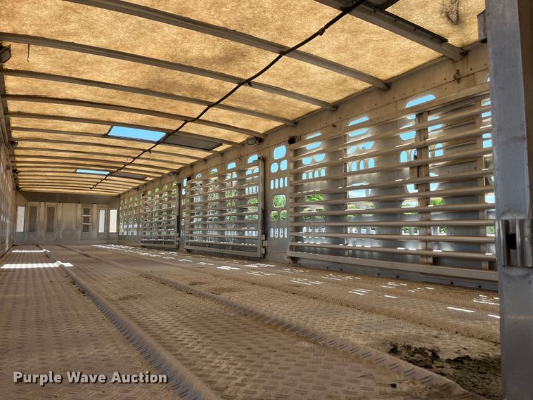 image for item EK8646 2003 Barrett livestock trailer